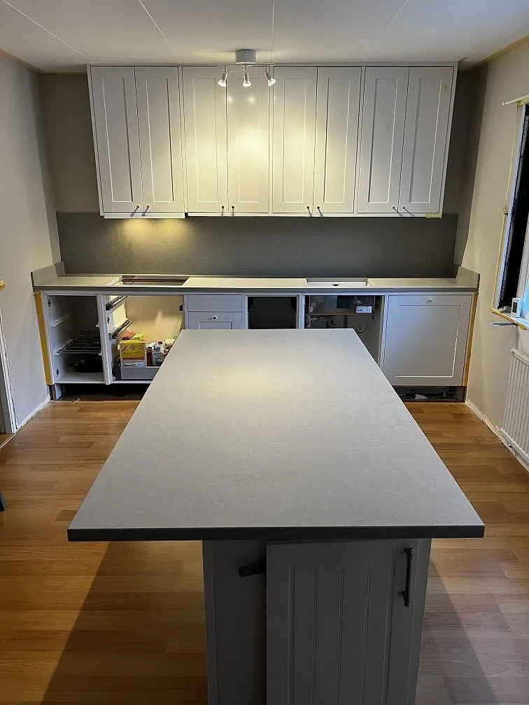 Køkkenbordplade i Technistone Noble Concrete Grey, Göteborg – billede 2