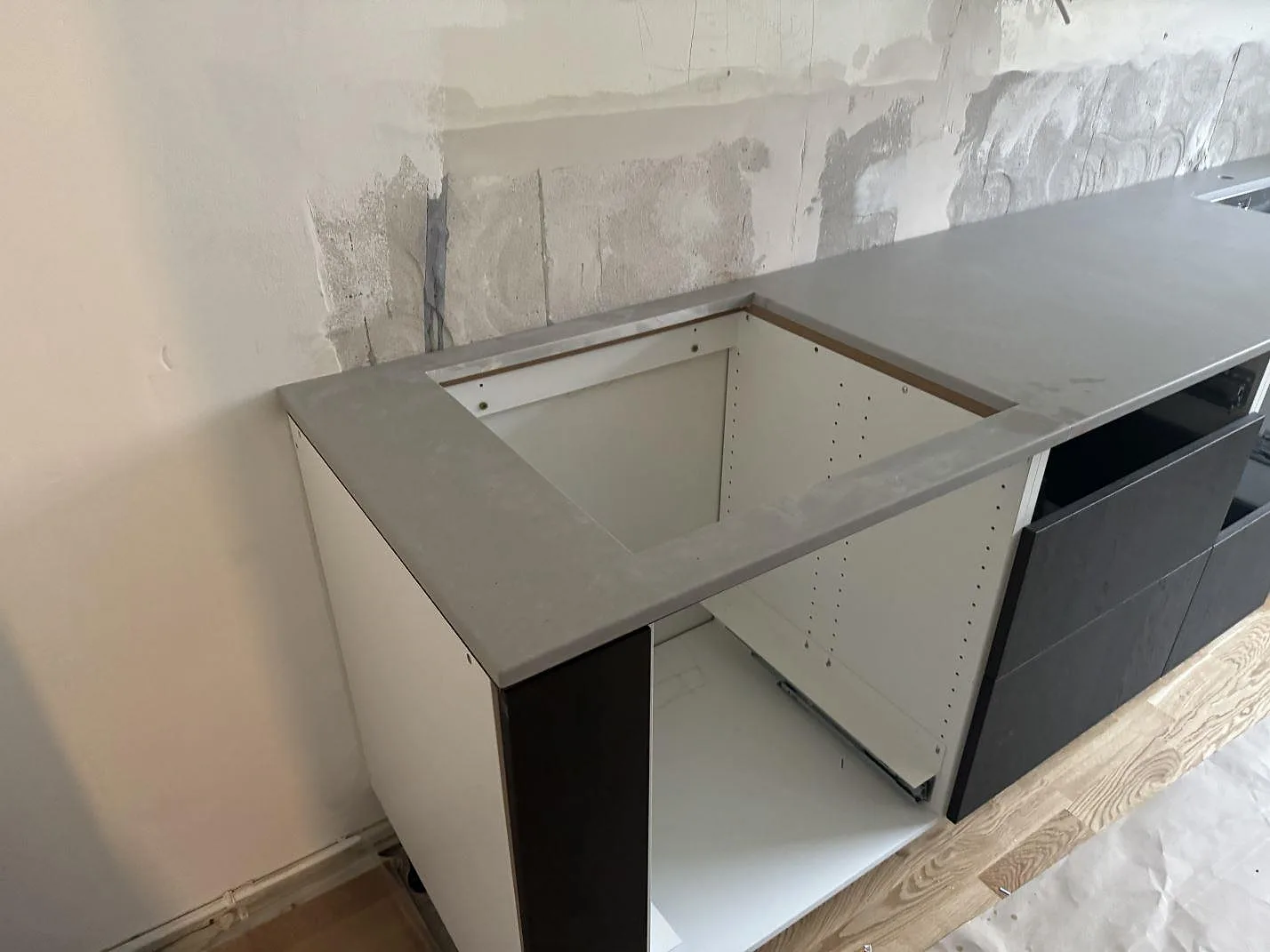 Køkkenbordplade i Technistone Noble Concrete Grey, Göteborg – billede 2