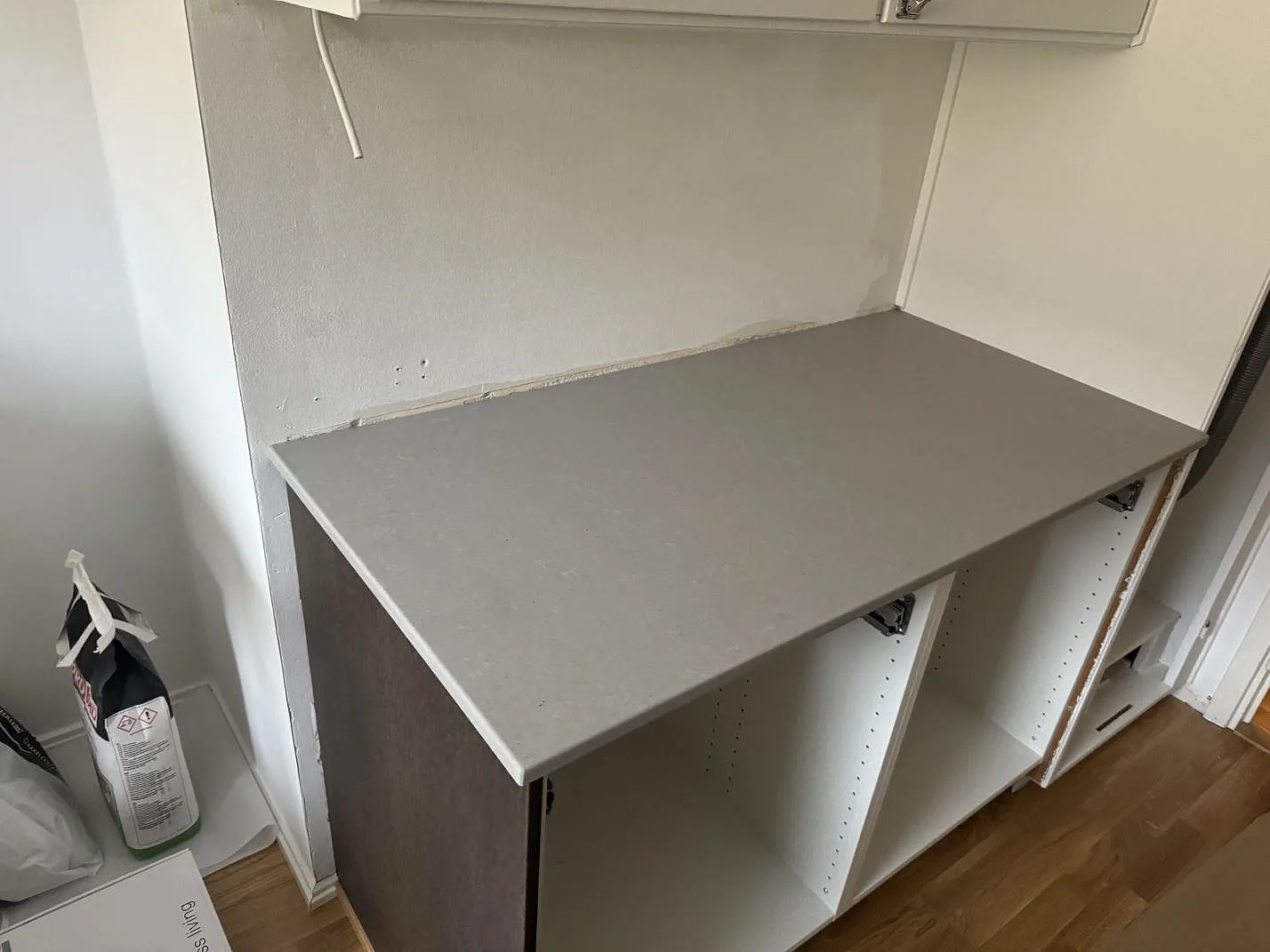 Køkkenbordplade i Technistone Noble Concrete Grey, Göteborg – billede 7