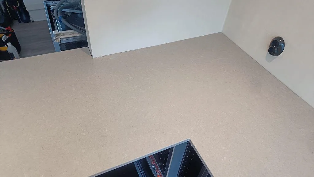 Køkkenbordplade i Technistone Noble Concrete Grey, Höllviken – billede 5