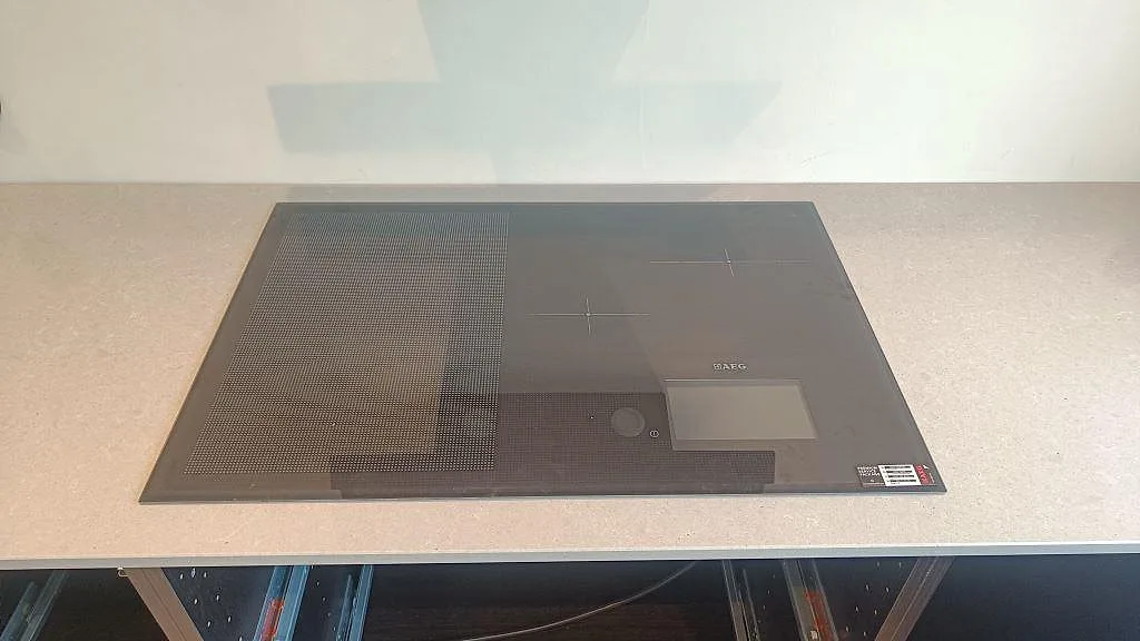 Køkkenbordplade i Technistone Noble Concrete Grey, Höllviken – billede 8