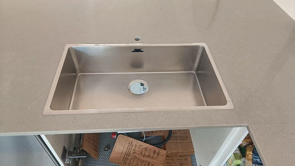 Køkkenbordplade i Technistone Noble Concrete Grey, Jönköping – billede 4