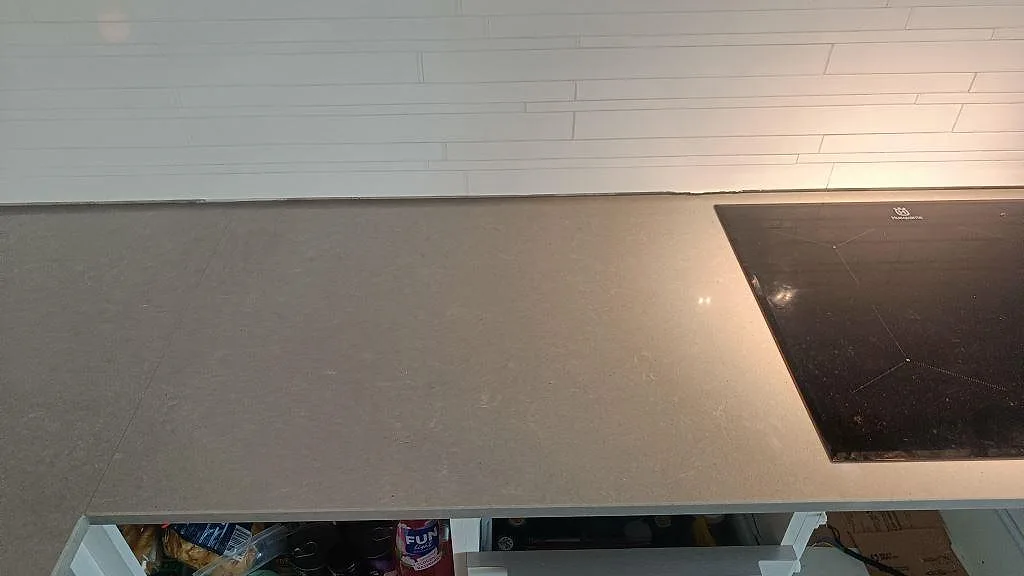 Køkkenbordplade i Technistone Noble Concrete Grey, Jönköping – billede 7