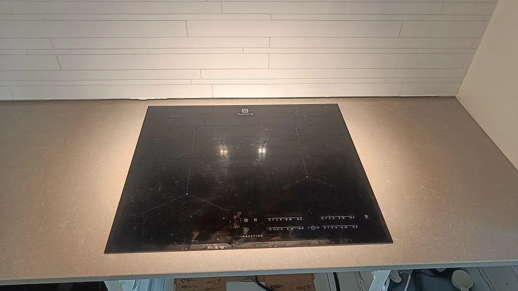 Køkkenbordplade i Technistone Noble Concrete Grey, Jönköping – billede 8