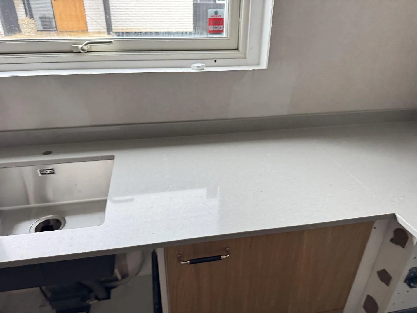 Køkkenbordplade i Technistone Noble Concrete Grey, Jönköping – billede 4