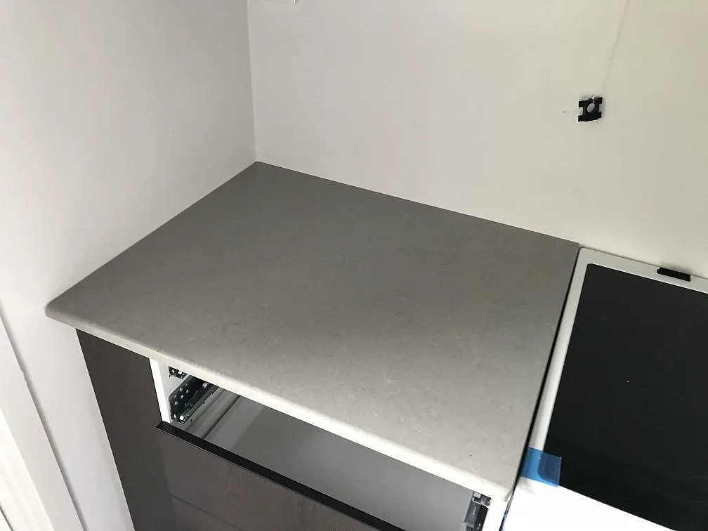 Køkkenbordplade i Technistone Noble Concrete Grey, Kågeröd – billede 8