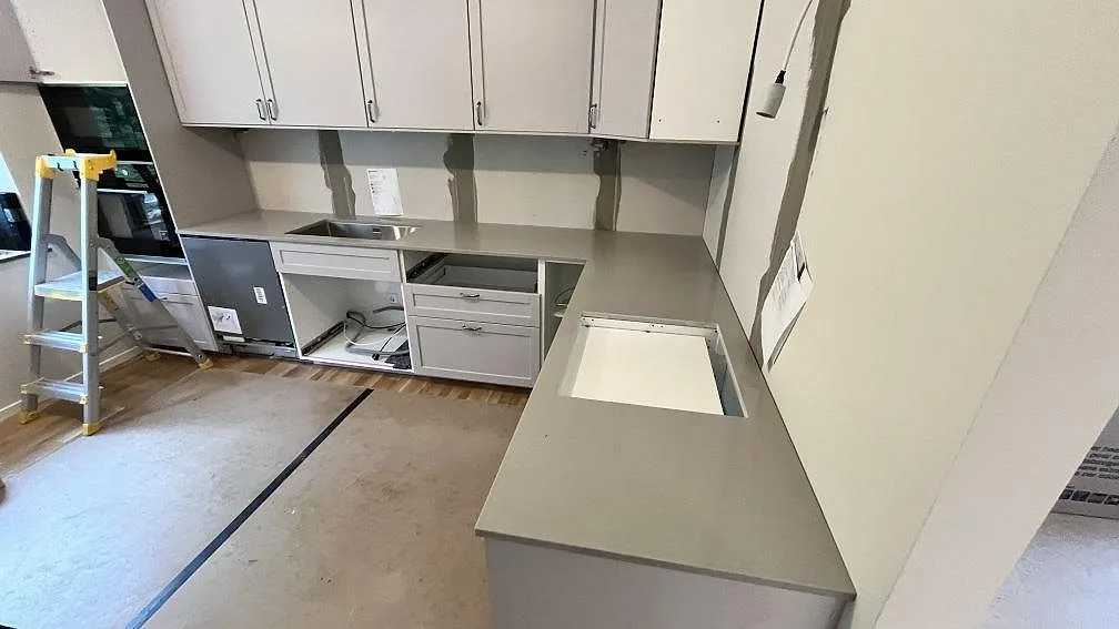 Køkkenbordplade i Technistone Noble Concrete Grey, Knivsta – billede 2