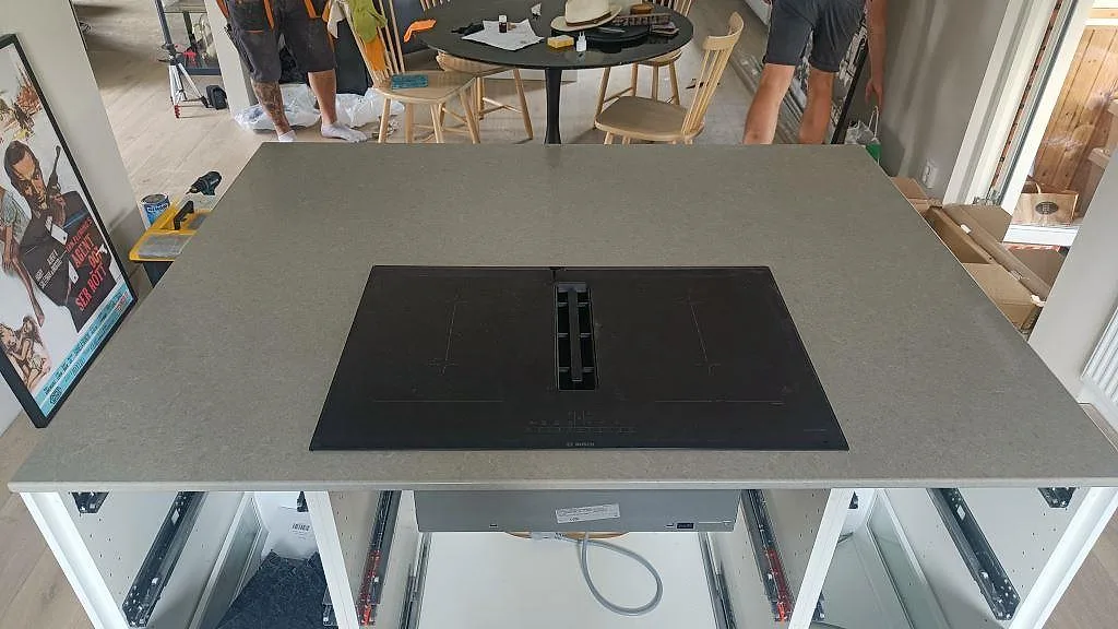 Køkkenbordplade i Technistone Noble Concrete Grey, Kristianstad – billede 4