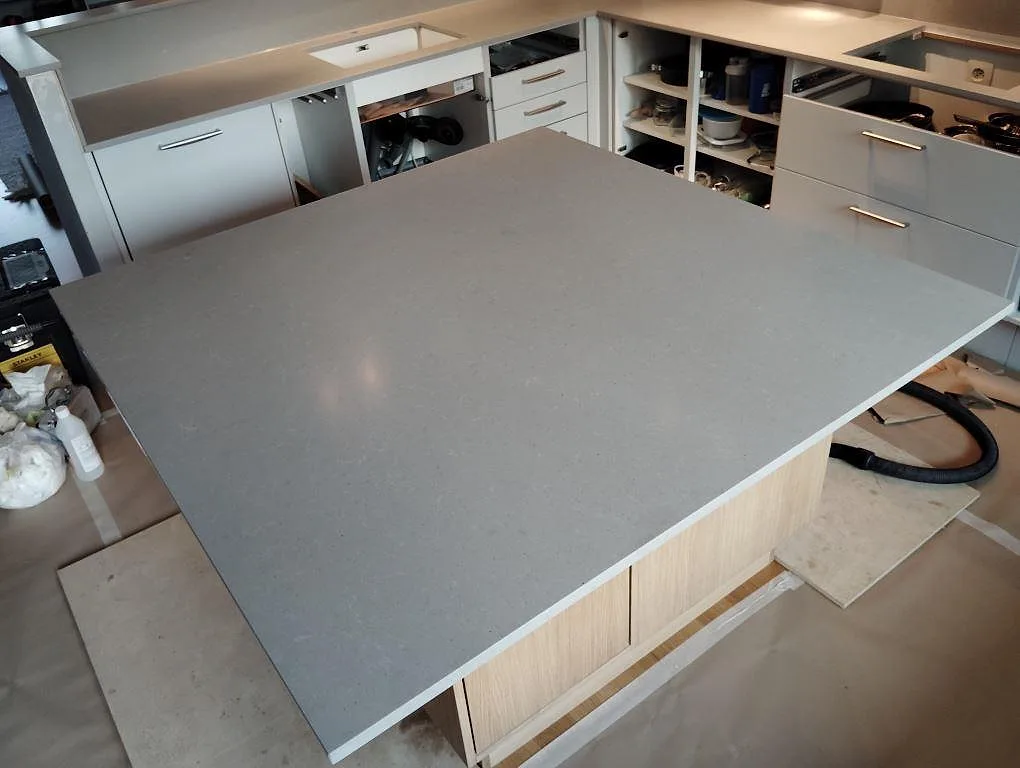 Køkkenbordplade i Technistone Noble Concrete Grey, Lidingö – billede 2