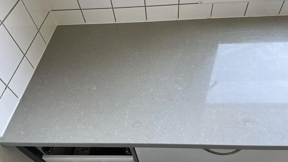 Køkkenbordplade i Technistone Noble Concrete Grey, Limhamn – billede 4