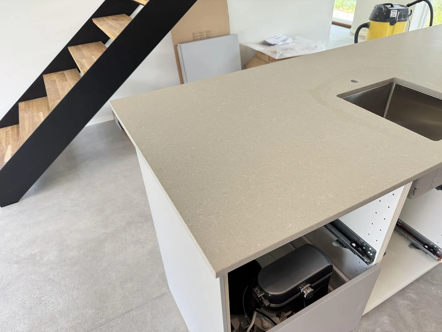 Køkkenbordplade i Technistone Noble Concrete Grey, Listerby – billede 2