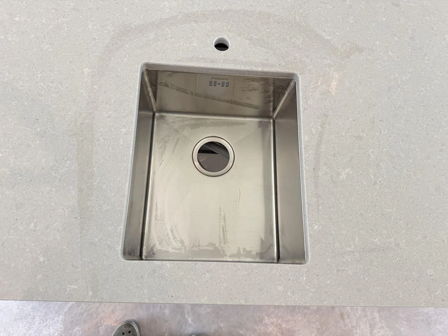 Køkkenbordplade i Technistone Noble Concrete Grey, Listerby – billede 4