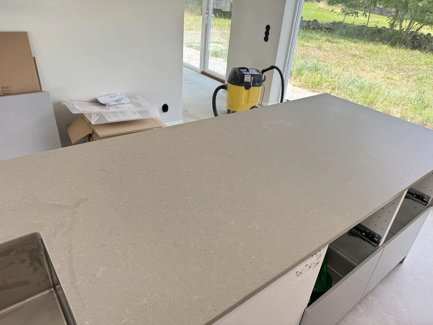 Køkkenbordplade i Technistone Noble Concrete Grey, Listerby – billede 3