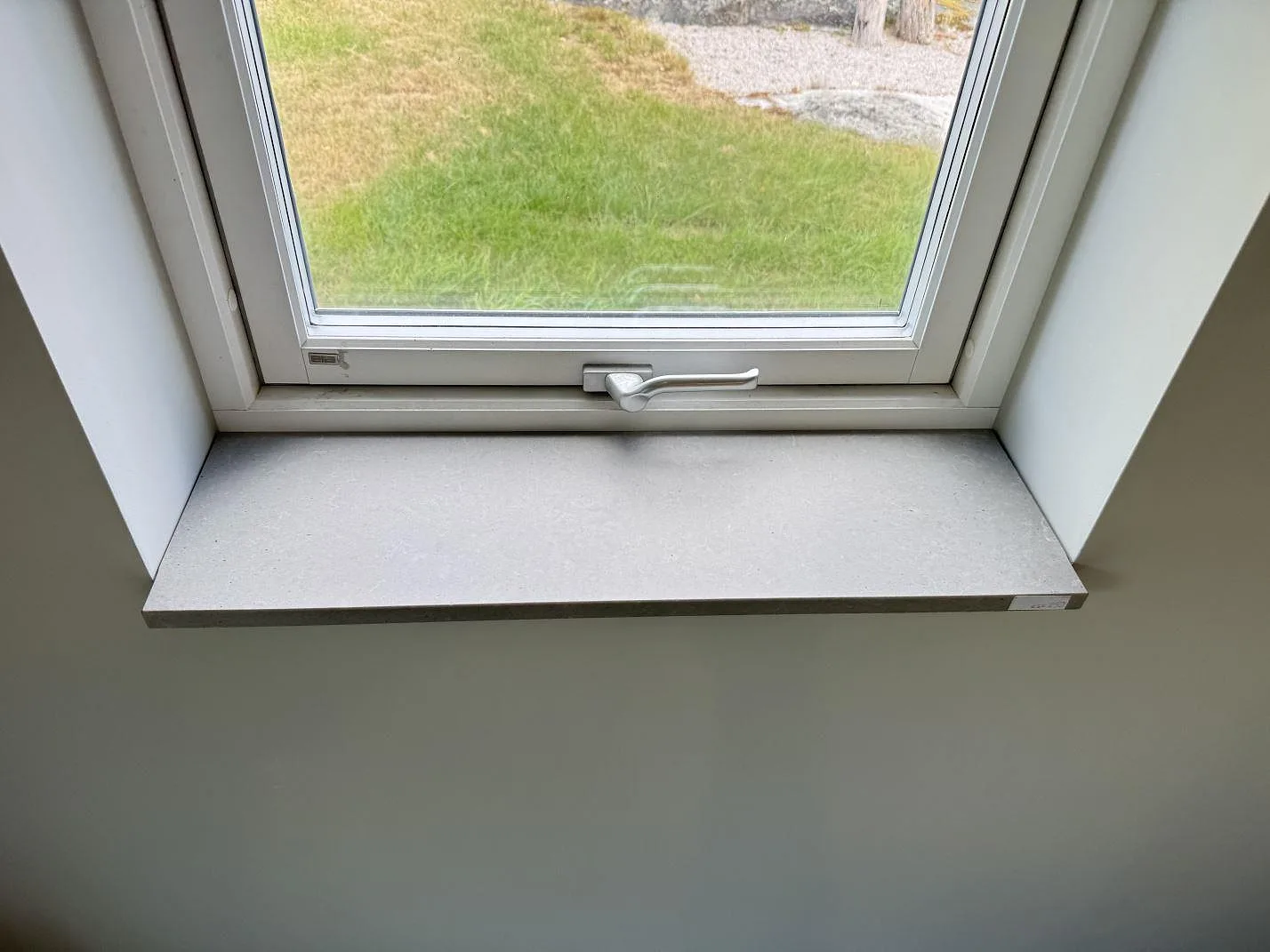 Køkkenbordplade i Technistone Noble Concrete Grey, Listerby – billede 6
