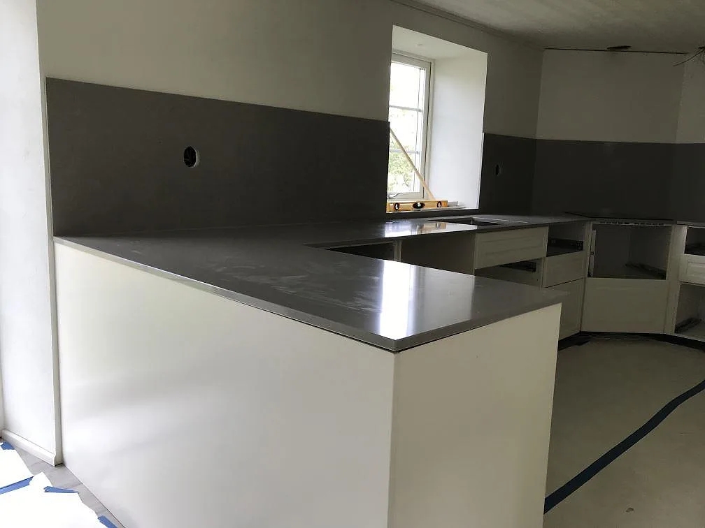 Køkkenbordplade i Technistone Noble Concrete Grey, Löberöd – billede 2