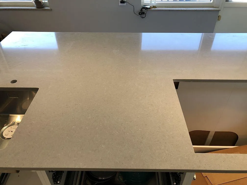 Køkkenbordplade i Technistone Noble Concrete Grey, Lomma – billede 3