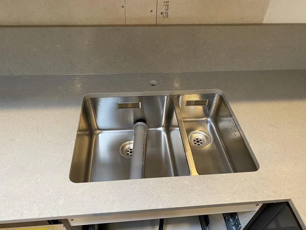 Køkkenbordplade i Technistone Noble Concrete Grey, Lund – billede 3