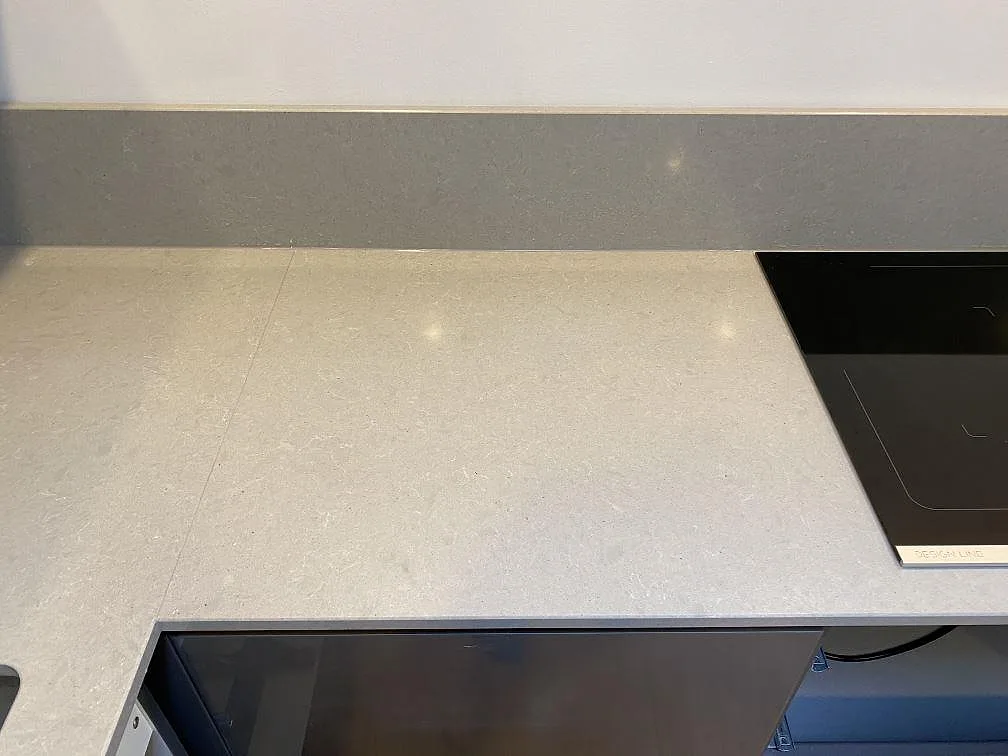 Køkkenbordplade i Technistone Noble Concrete Grey, Lund – billede 7