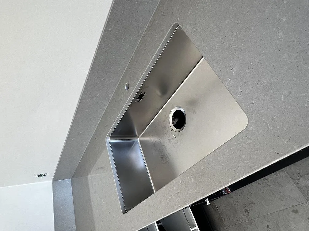 Køkkenbordplade i Technistone Noble Concrete Grey, Lund – billede 3