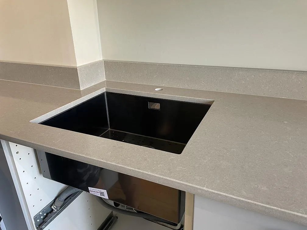 Køkkenbordplade i Technistone Noble Concrete Grey, Malmö – billede 2