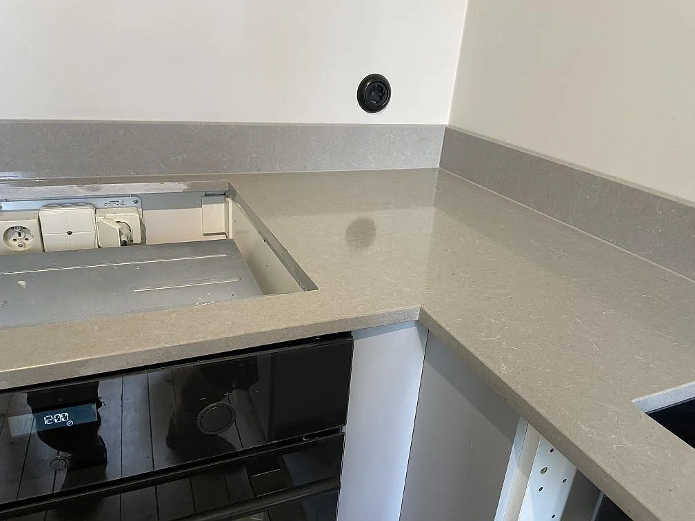 Køkkenbordplade i Technistone Noble Concrete Grey, Malmö – billede 3