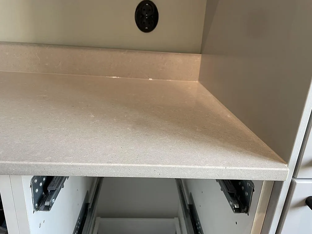 Køkkenbordplade i Technistone Noble Concrete Grey, Malmö – billede 6