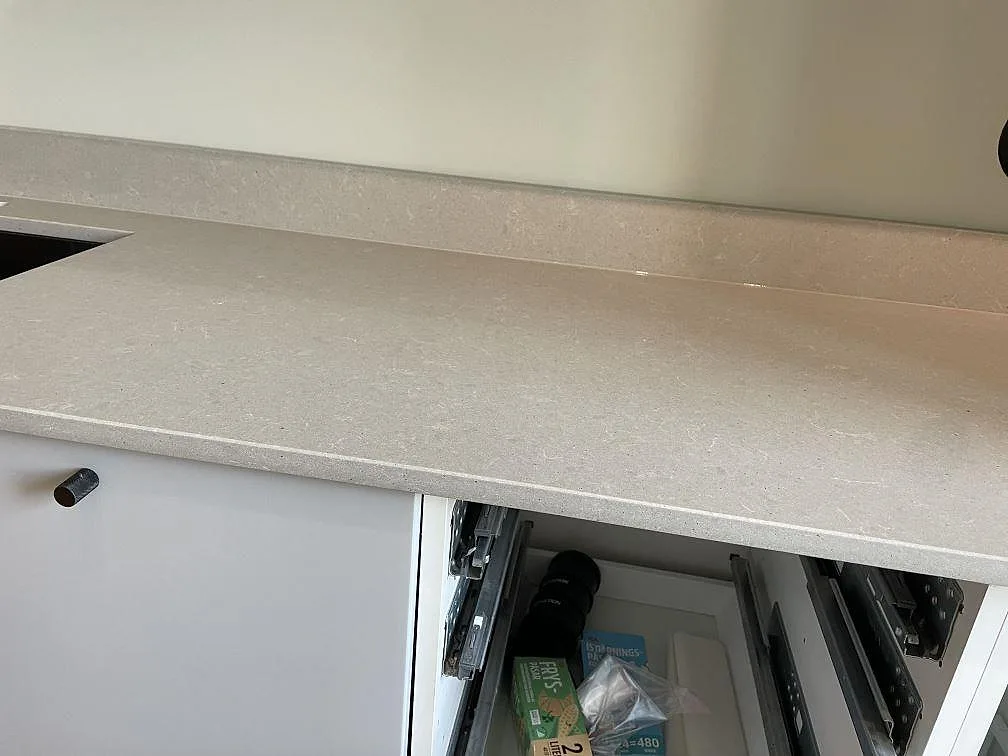 Køkkenbordplade i Technistone Noble Concrete Grey, Malmö – billede 5