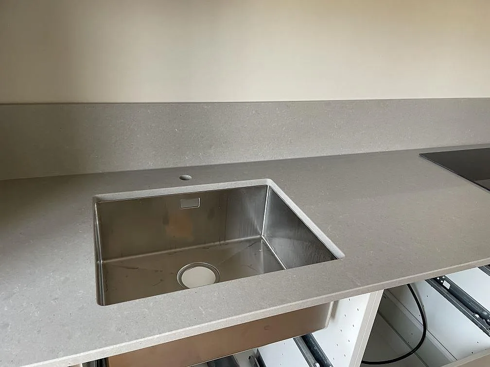 Køkkenbordplade i Technistone Noble Concrete Grey, Malmö – billede 2
