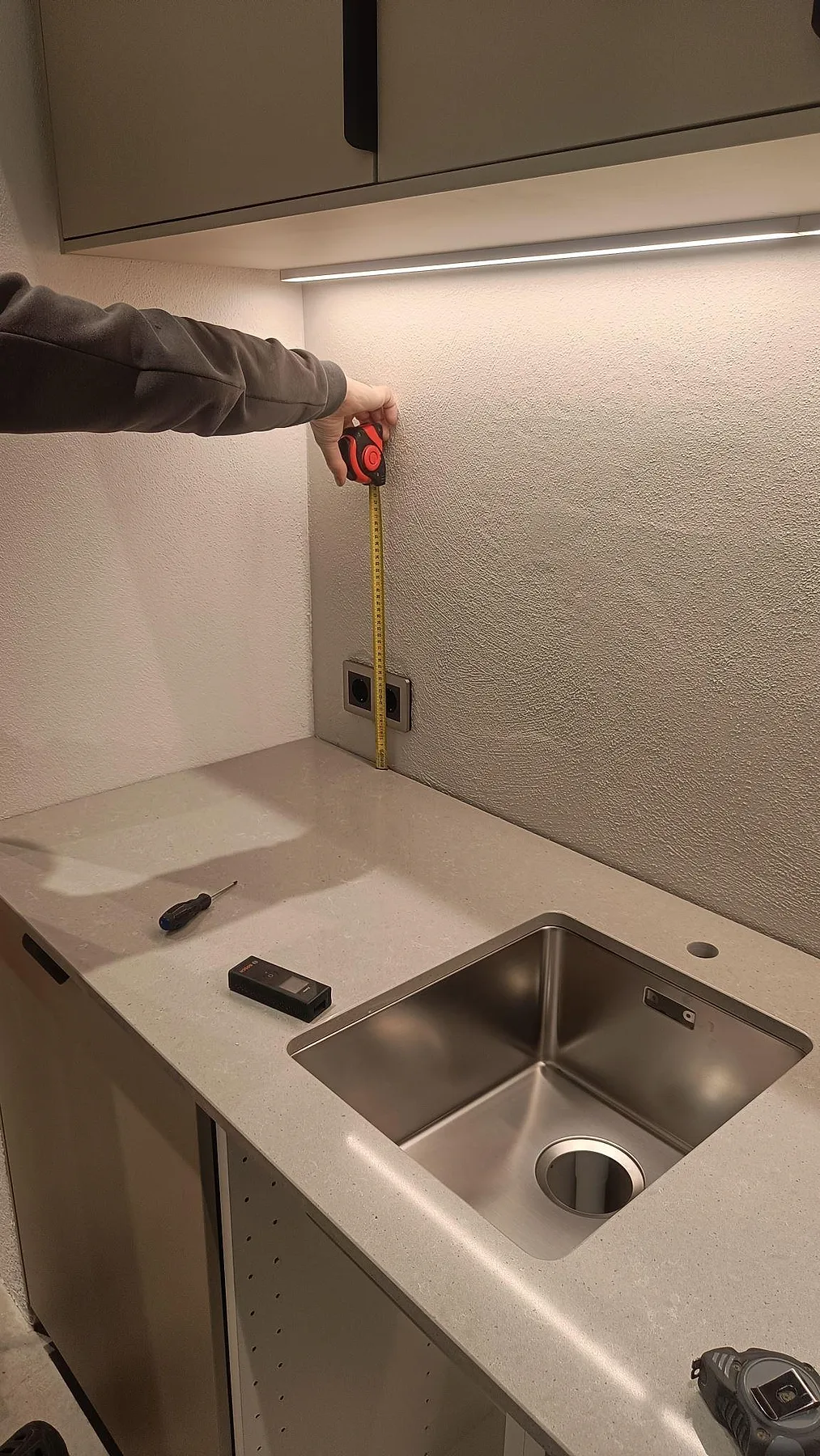 Køkkenbordplade i Technistone Noble Concrete Grey, Malmö – billede 6