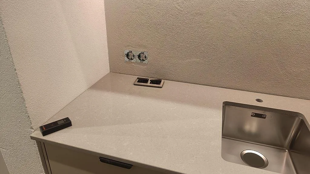 Køkkenbordplade i Technistone Noble Concrete Grey, Malmö – billede 2