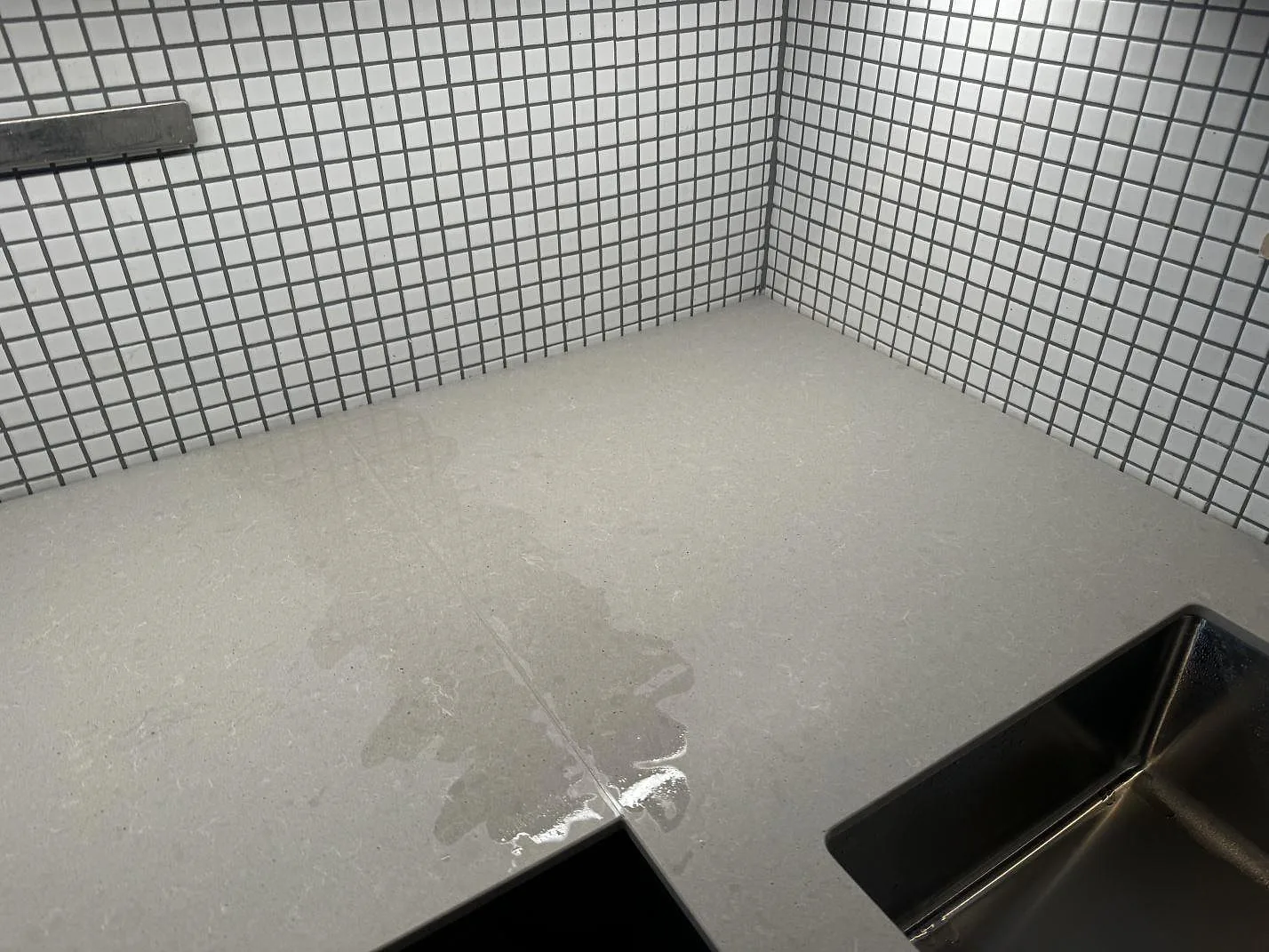 Køkkenbordplade i Technistone Noble Concrete Grey, Malmö – billede 7