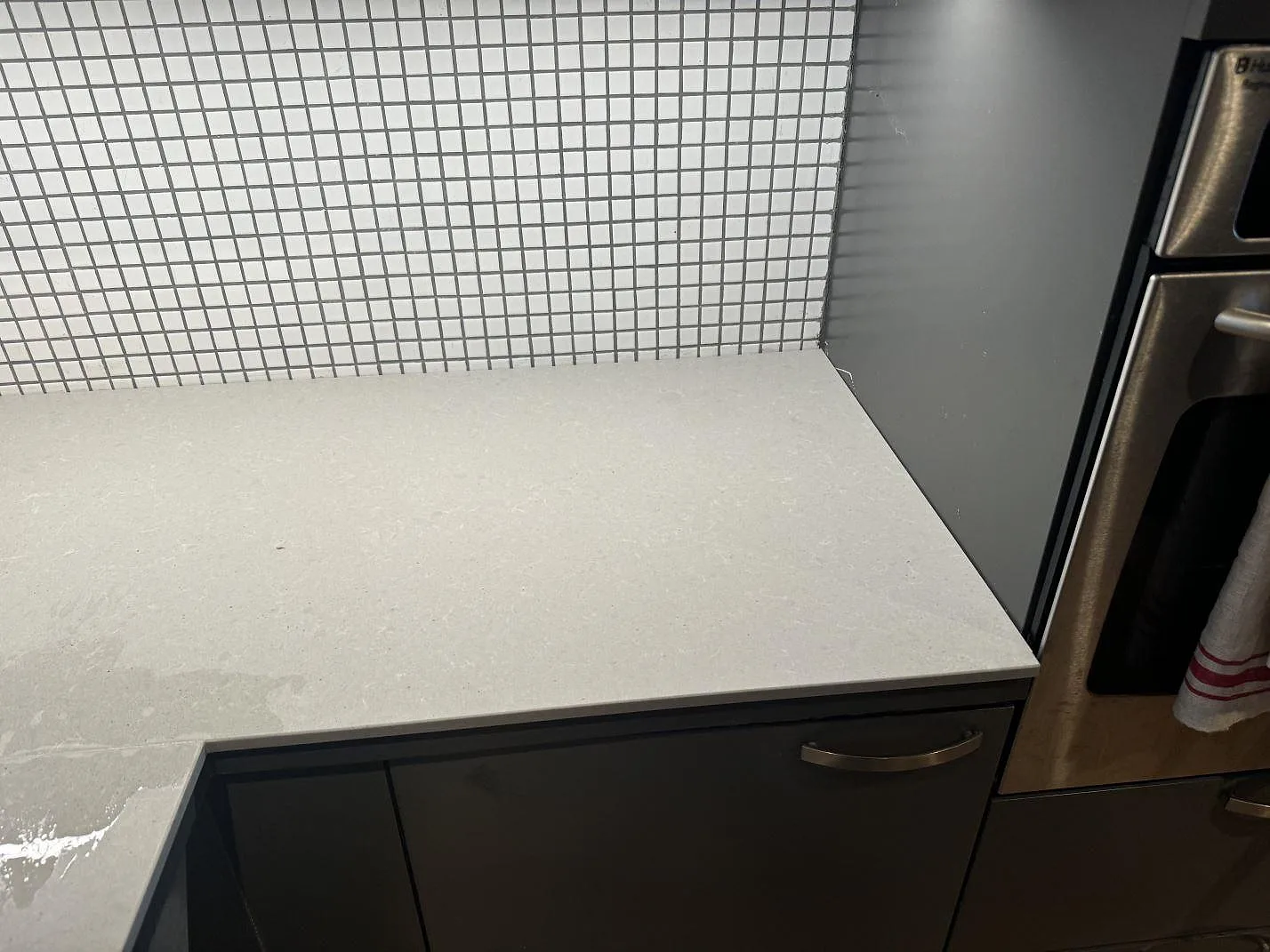 Køkkenbordplade i Technistone Noble Concrete Grey, Malmö – billede 8