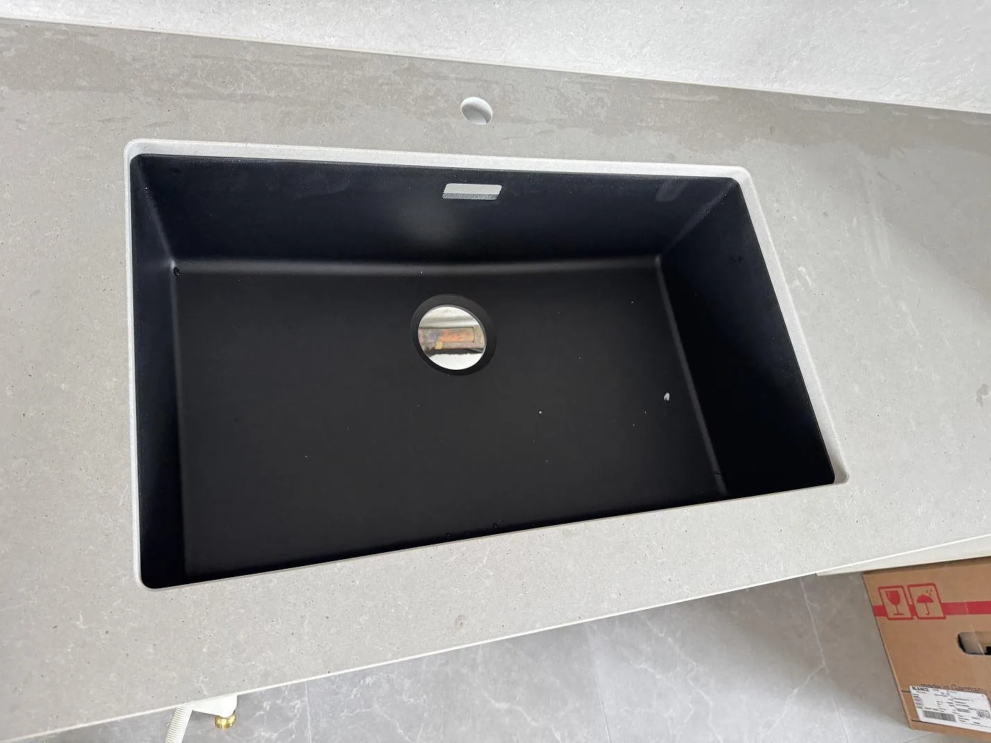 Køkkenbordplade i Technistone Noble Concrete Grey, Malmö – billede 5