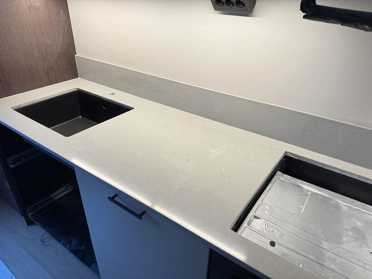 Køkkenbordplade i Technistone Noble Concrete Grey, Malmø – billede 3