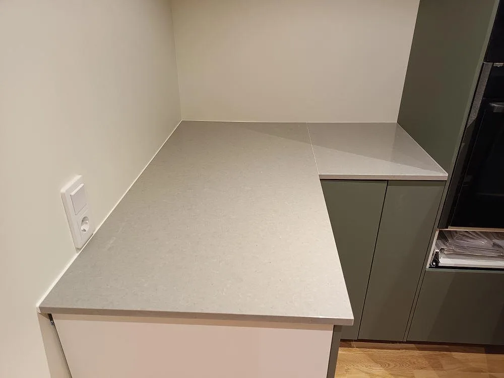 Køkkenbordplade i Technistone Noble Concrete Grey, Motala – billede 2