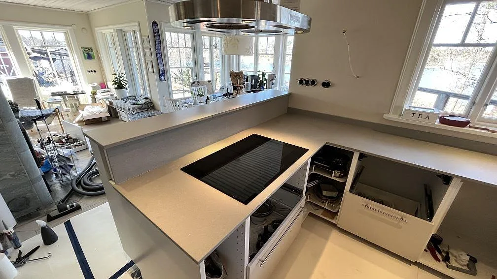 Køkkenbordplade i Technistone Noble Concrete Grey, Norrby – billede 4