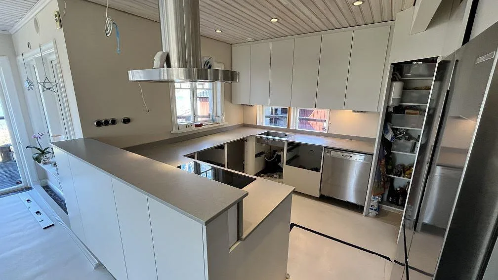 Køkkenbordplade i Technistone Noble Concrete Grey, Norrby – billede 2
