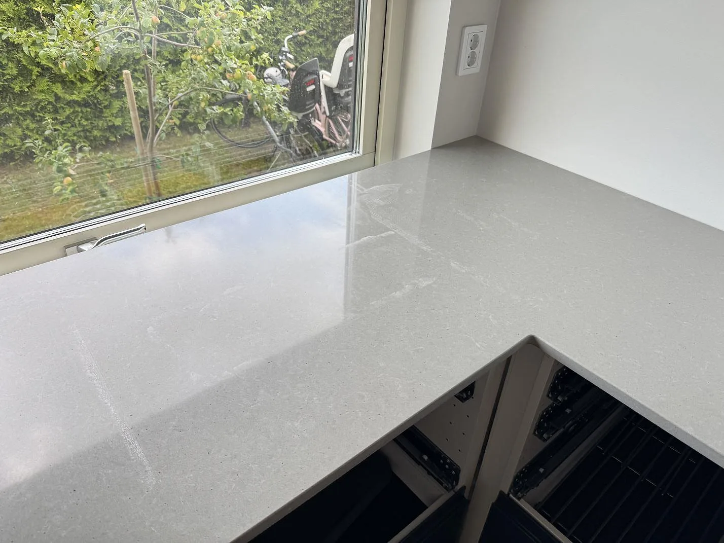 Køkkenbordplade i Technistone Noble Concrete Grey, Svalöv – billede 6