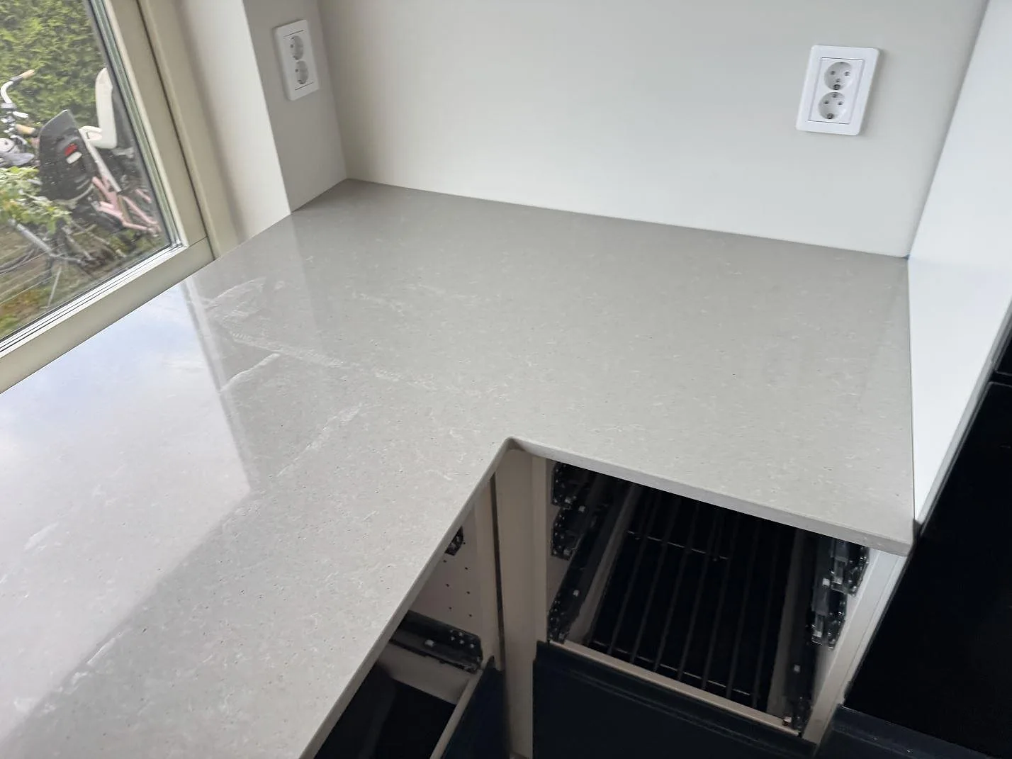Køkkenbordplade i Technistone Noble Concrete Grey, Svalöv – billede 5