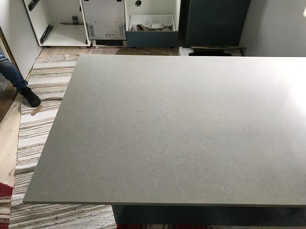 Køkkenbordplade i Technistone Noble Concrete Grey, Träslövsläge – billede 4