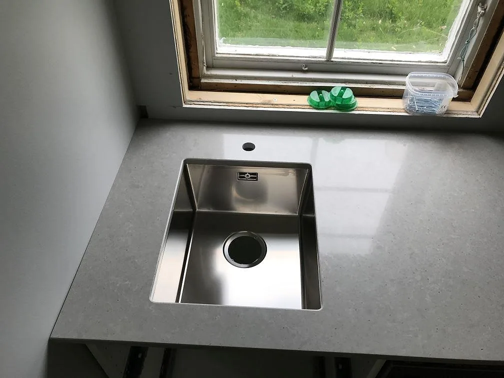 Køkkenbordplade i Technistone Noble Concrete Grey, Träslövsläge – billede 2