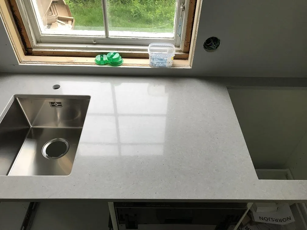 Køkkenbordplade i Technistone Noble Concrete Grey, Träslövsläge – billede 3