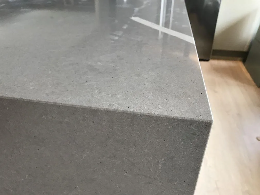 Køkkenbordplade i Technistone Noble Concrete Grey, Tygelsjö – billede 3