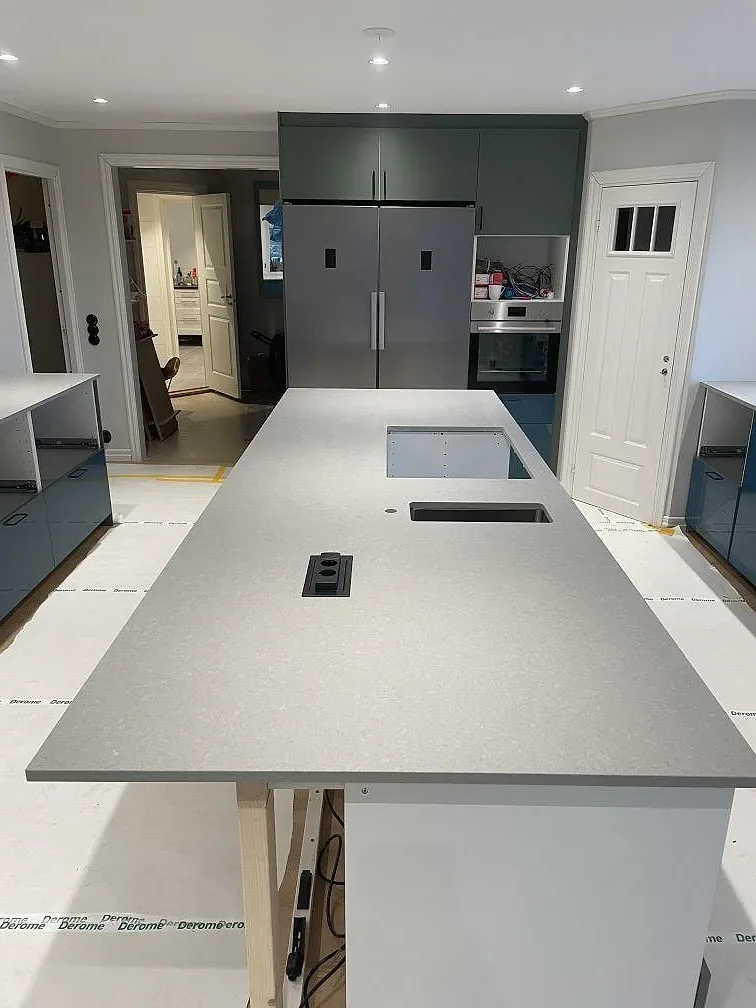 Køkkenbordplade i Technistone Noble Concrete Grey, Värnamo – billede 5