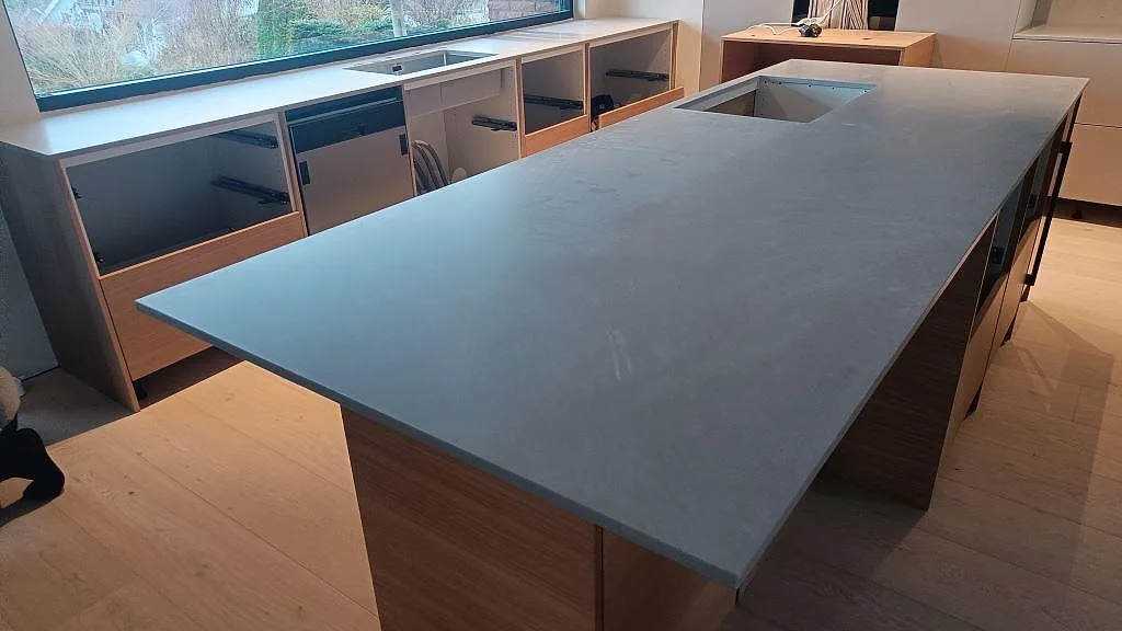 Køkkenbordplade i Technistone Noble Concrete Grey, Västra Frölunda – billede 2