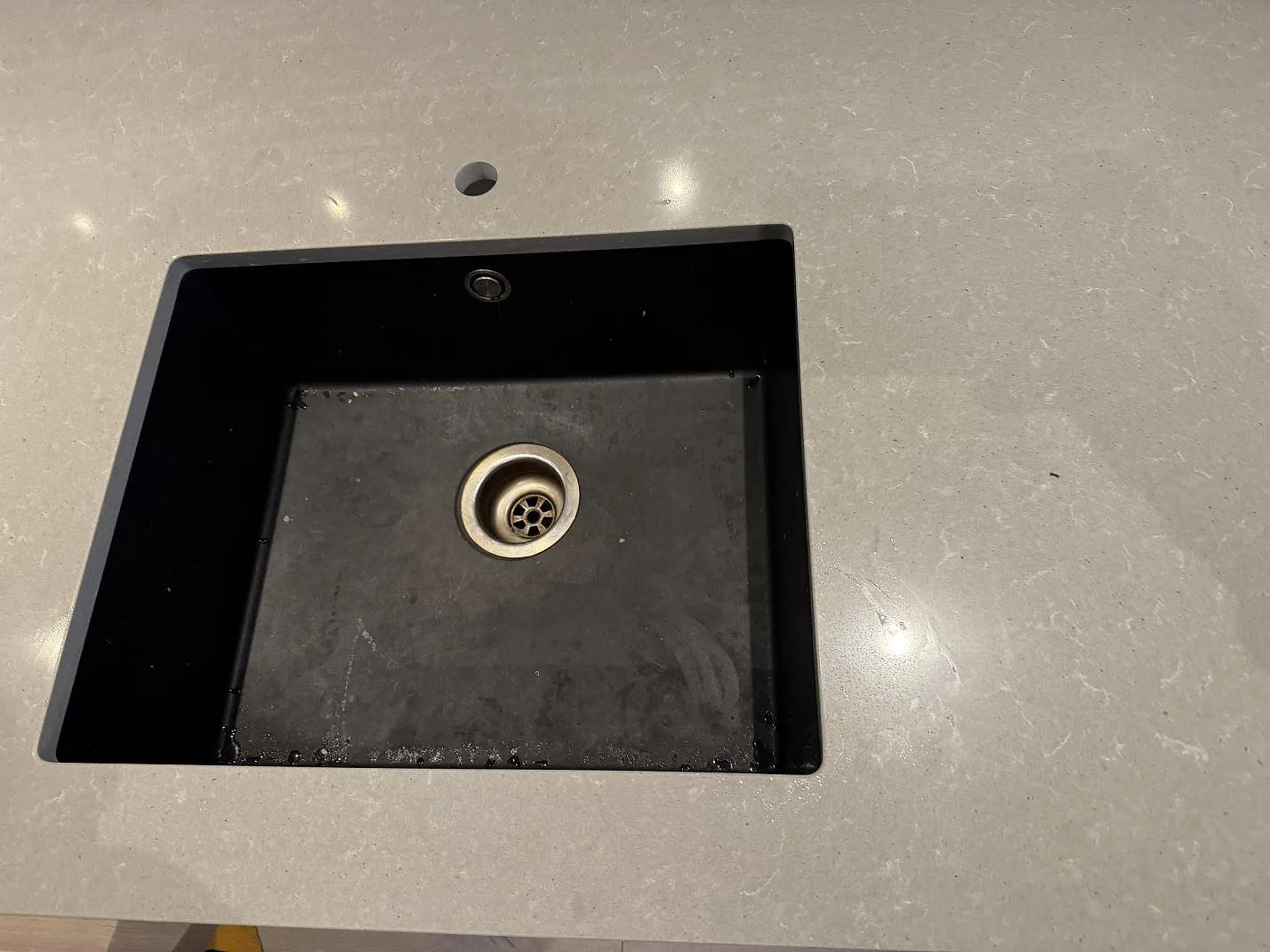 Køkkenbordplade i Technistone Noble Concrete Grey, Västra Frölunda – billede 4