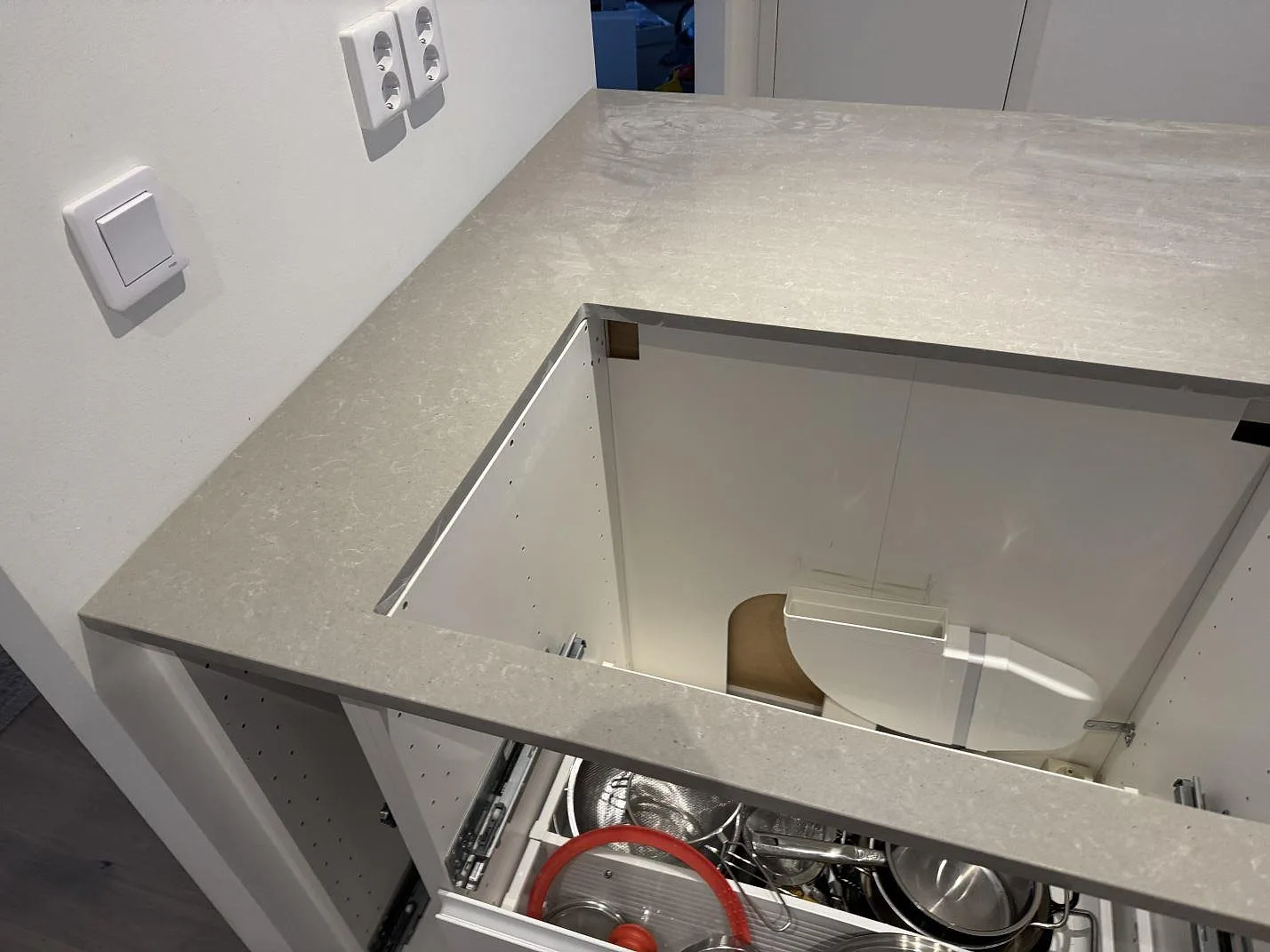 Køkkenbordplade i Technistone Noble Concrete Grey, Västra Frölunda – billede 7