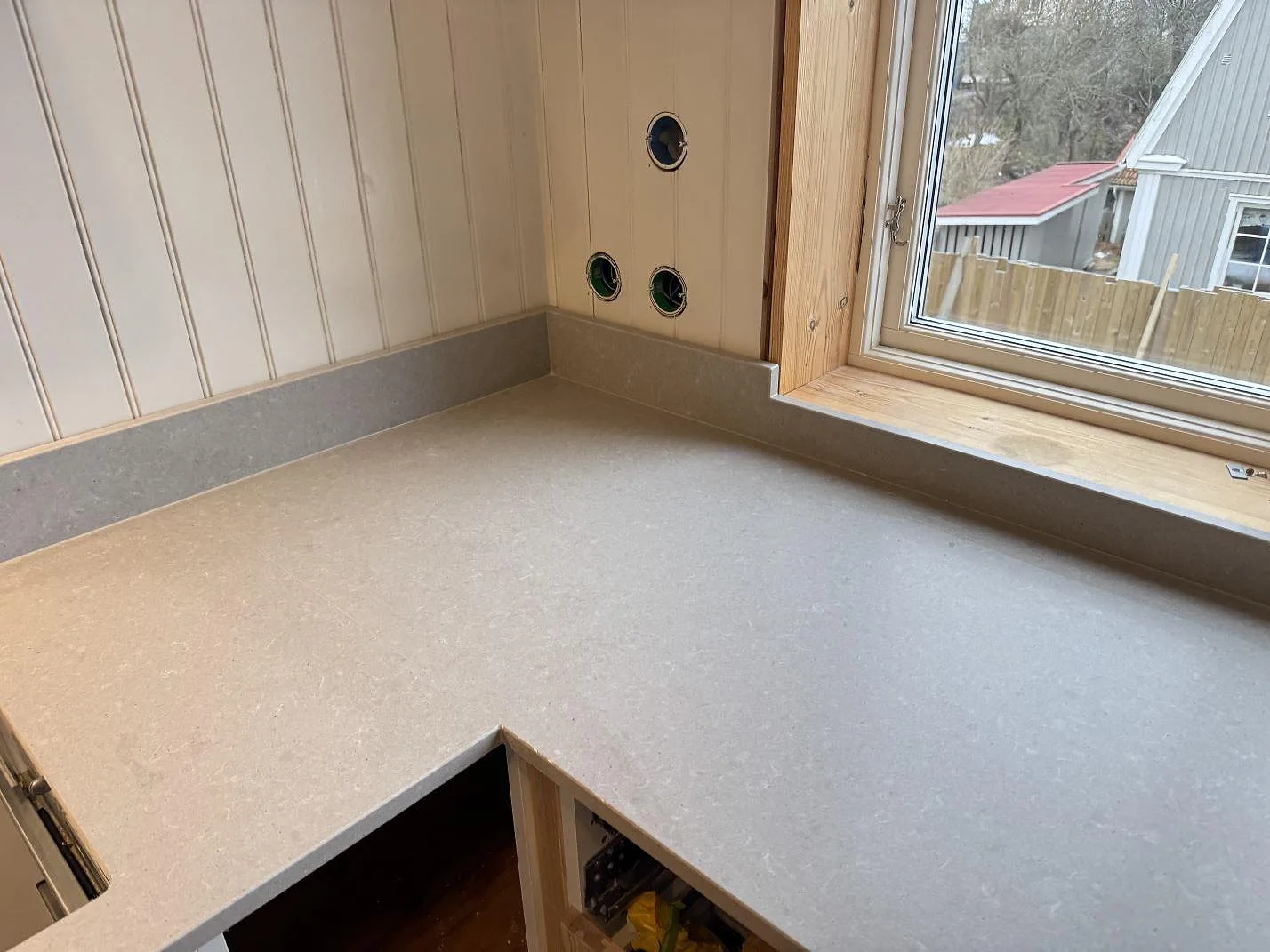 Køkkenbordplade i Technistone Noble Concrete Grey, Västra Frölunda – billede 6