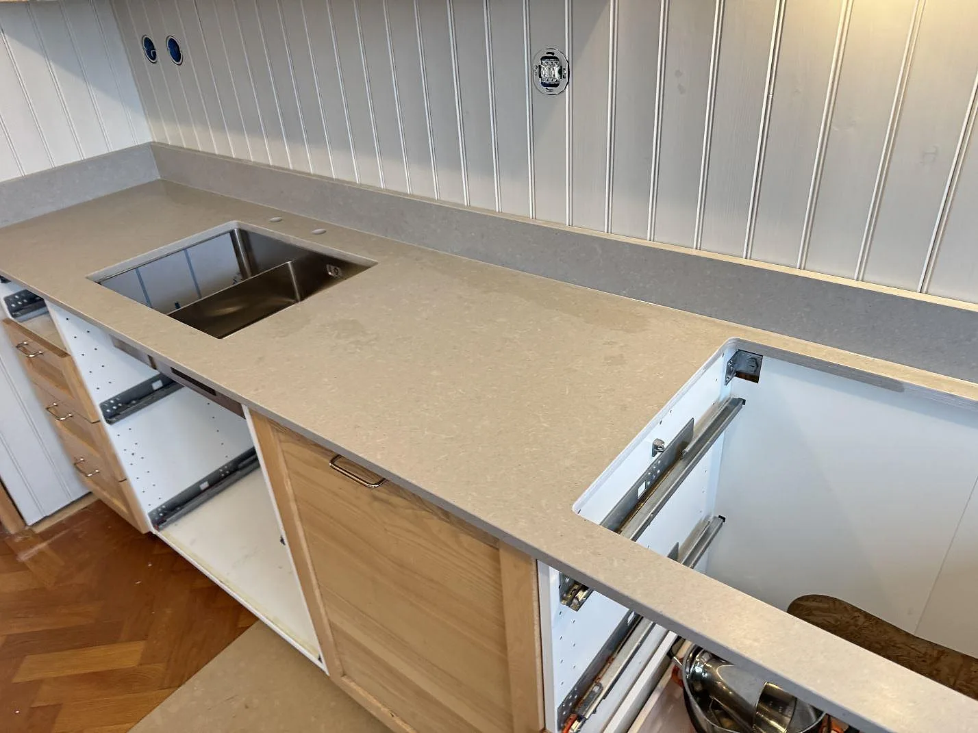Køkkenbordplade i Technistone Noble Concrete Grey, Västra Frölunda – billede 3