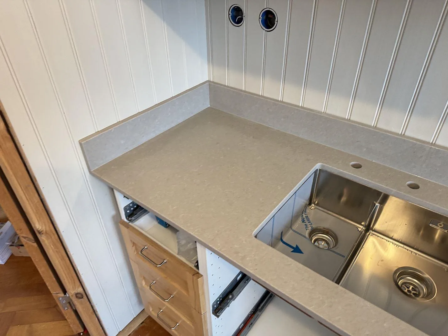 Køkkenbordplade i Technistone Noble Concrete Grey, Västra Frölunda – billede 4